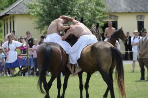 Pünkösdölés Ópusztaszeren