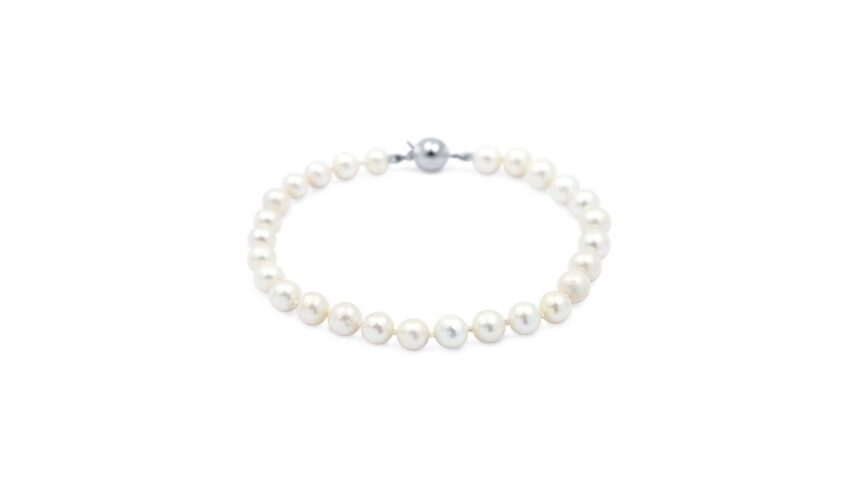 White and Black Budapest gyöngy karkötői: időtlen elegancia